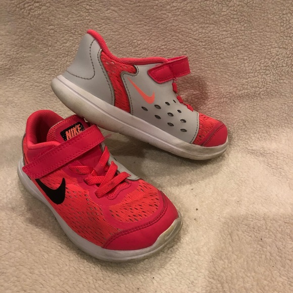 Nike Other - Nike girls no tie sneakers